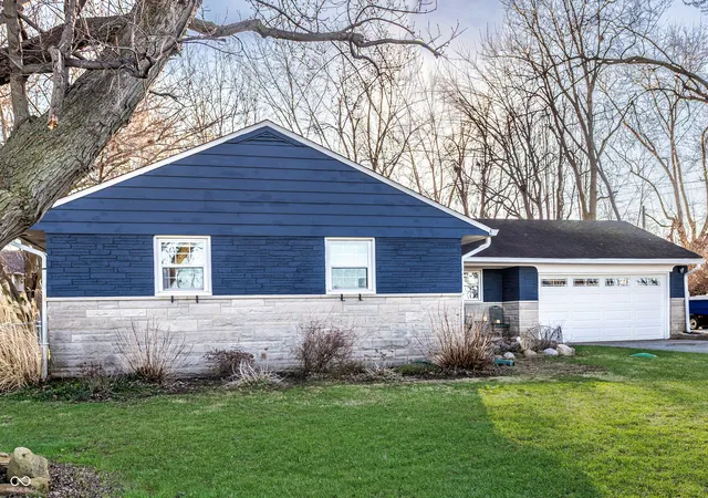 Photo 2 of Single family home for sale at 1043 Berry Rd, Greenwood, IN 46143 | MLS# 22088007 | Listing updated on 2026-10-10