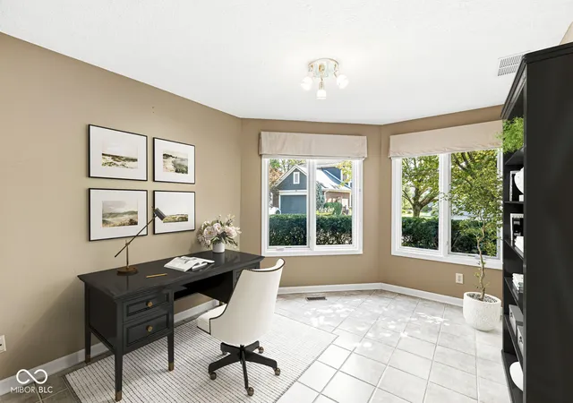 Photo 4 of Sale Pending at 7884 Clearwater Pkwy, Indianapolis, IN 46240 | MLS# 22088013 | Listing updated on 2026-10-01