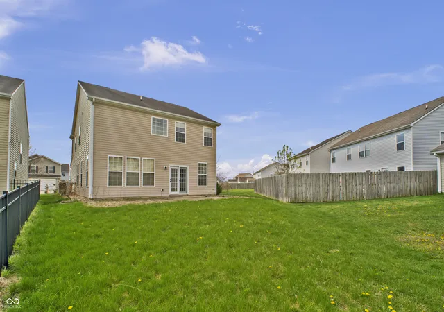 Homes for sale in Columbus, IN | 2542 Middle View Dr, Columbus, IN 47201 | MLS# 22088050