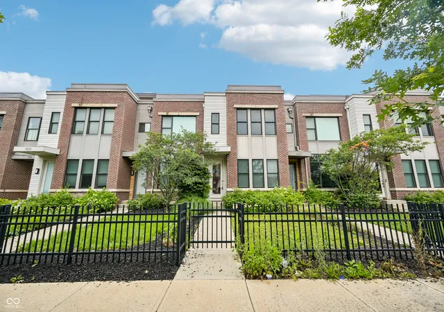 1st image of 1528 Central Ave, Indianapolis, IN 46202 | MLS# 22088201