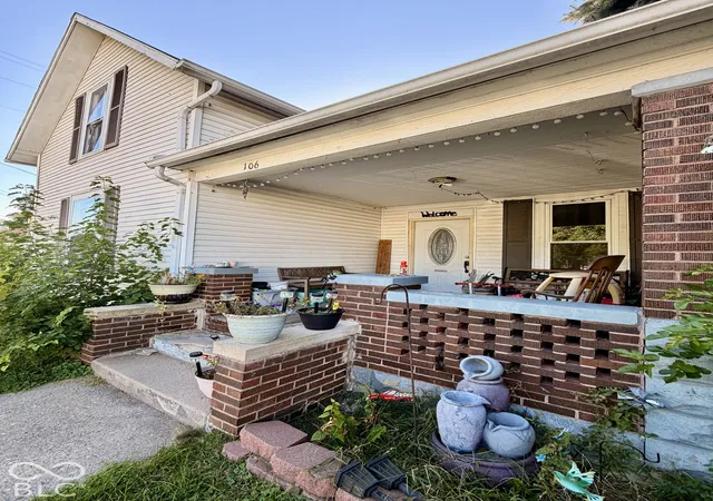 Photo 3 of Single family home for sale at 106 N Indiana St, Roachdale, IN 46172 | MLS# 22088208 | Listing updated on 2026-10-10