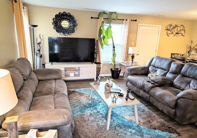 Photo 2 of Single family home for sale at 4437 Fullwood Ct, Indianapolis, IN 46254 | MLS# 22088257 | Listing updated on 2026-10-30