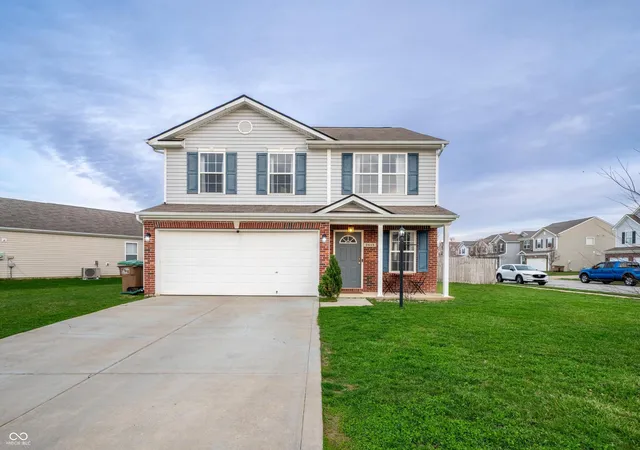 Homes for sale in Columbus, IN | 3415 Parkview Dr, Columbus, IN 47201 | MLS# 22088300