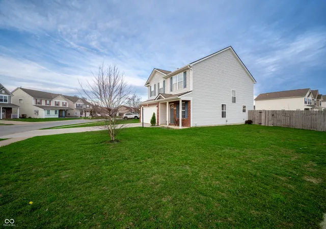 Homes for sale in Columbus, IN | 3415 Parkview Dr, Columbus, IN 47201 | MLS# 22088300