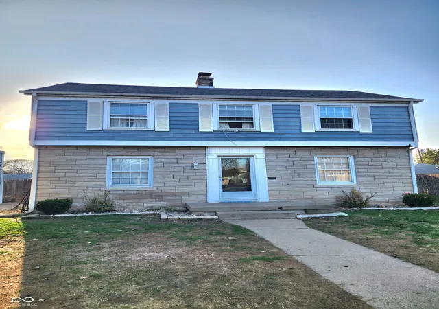 Photo 2 of Single family home for sale at 1512 Grand Ave, Columbus, IN 47201 | MLS# 22088475 | Listing updated on 2026-09-22