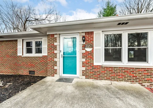 3rd image of 4525 Melbourne Rd, Indianapolis, IN 46228 | MLS# 22088547