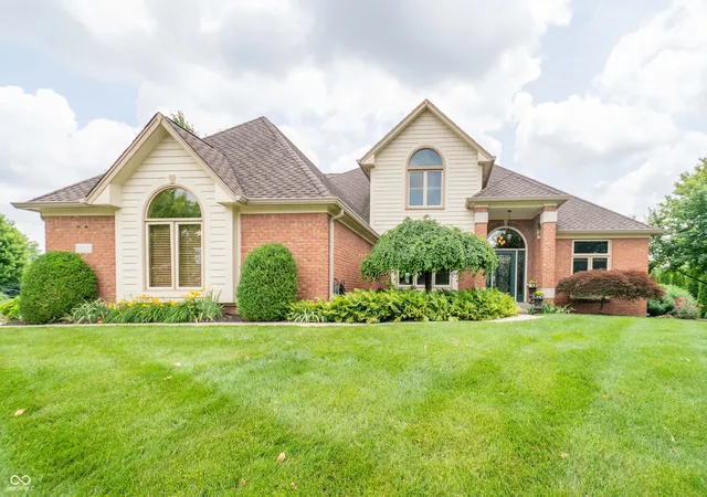 Homes for sale in Greenwood, IN | 2603 Waldon Dr, Greenwood, IN 46143 | MLS# 22088585