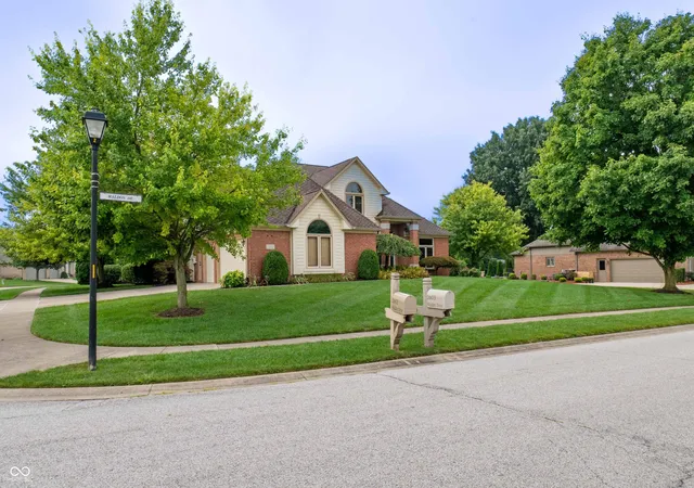 Homes for sale in Greenwood, IN | 2603 Waldon Dr, Greenwood, IN 46143 | MLS# 22088585