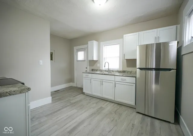 Photo 3 of Sale Pending at 516 W 4th Street, Anderson, IN 46016 | MLS# 22088603 | Listing updated on 2026-08-27