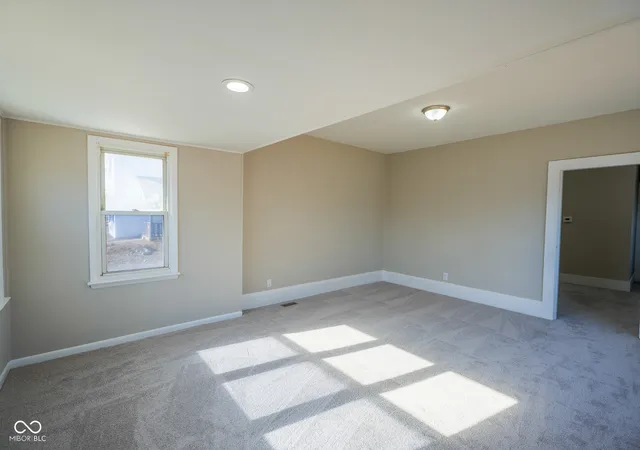 Photo 3 of Sale Pending at 516 W 4th Street, Anderson, IN 46016 | MLS# 22088603 | Listing updated on 2026-08-27
