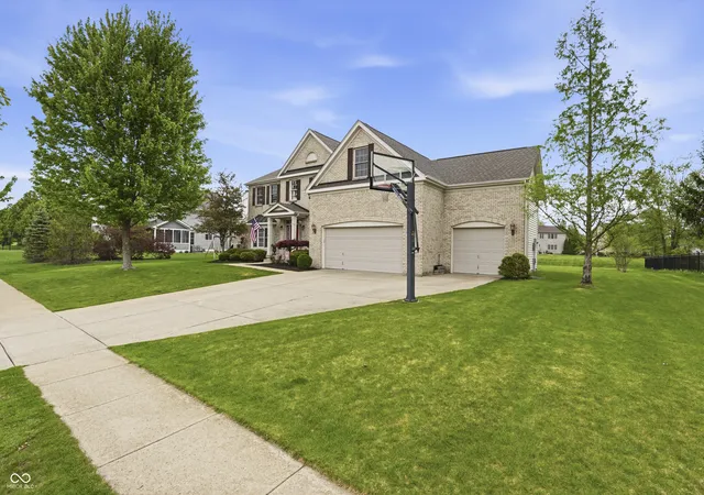 3rd image of 3713 Weather Stone Xing, Zionsville, IN 46077 | MLS# 22088649