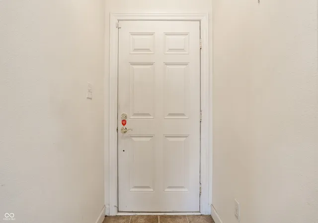 5th image of 8122 Sand Ridge Cir, Indianapolis, IN 46237 | MLS# 22088751