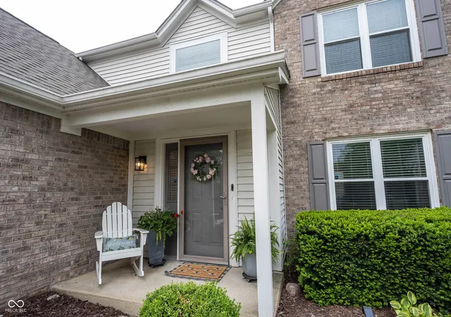 Photo 4 of Sale Pending at 8569 Jagged Rock Ct, Indianapolis, IN 46256 | MLS# 22088822 | Listing updated on 2026-09-19