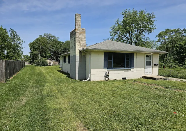 Photo 2 of Single family home for sale at 2418 W 18th Street, Anderson, IN 46016 | MLS# 22088829 | Listing updated on 2026-09-12