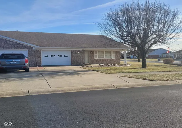 Homes for sale in Indianapolis, IN | 8105 Bentley Farms Dr, Indianapolis, IN 46259 | MLS# 22088891