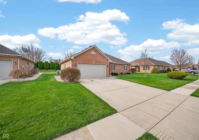 1st image of 5147 E Hyde Ct, Columbus, IN 47203 | MLS# 22088983