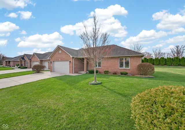 Photo 3 of Single family home for sale at 5147 E Hyde Ct, Columbus, IN 47203 | MLS# 22088983 | Listing updated on 2026-08-27