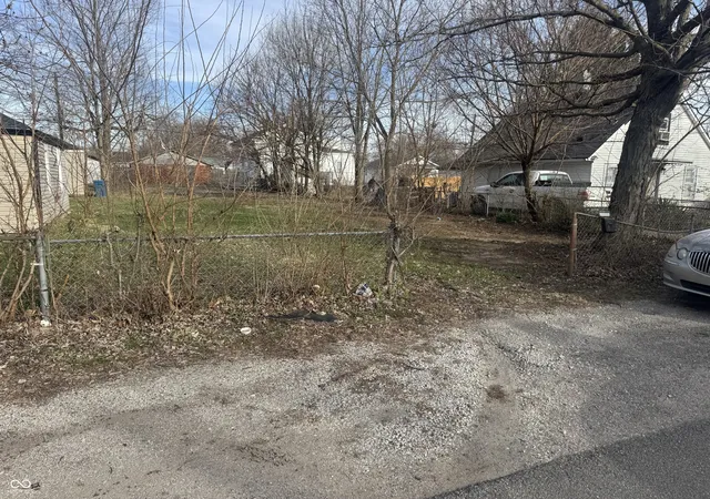 2nd image of 2821 Collier St, Indianapolis, IN 46241 | MLS# 22089088
