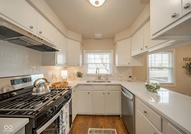 Photo 3 of Sale Pending at 807 Bittersweet Ln, Anderson, IN 46011 | MLS# 22089523 | Listing updated on 2026-08-27