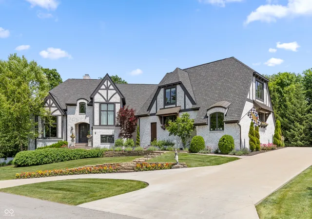 2nd image of 2 Woodard Blf, Zionsville, IN 46077 | MLS# 22089696