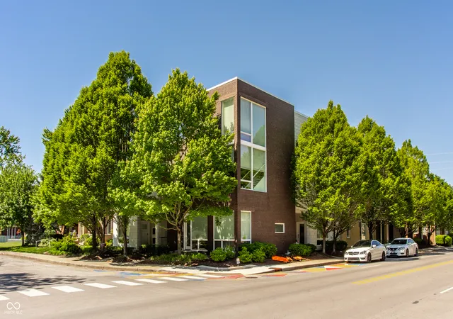 Photo 1 of Condo for sale at 932 Broadway St #14, Indianapolis, IN 46202 | MLS# 22089706 | Listing updated on 2026-09-22