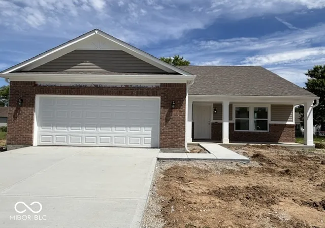 Homes for sale in Columbus, IN | 3658 Berkdale Dr, Columbus, IN 47203 | MLS# 22089831