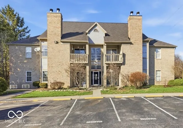 Homes for sale in Indianapolis, IN | 3704 Reflection Dr #4, Indianapolis, IN 46214 | MLS# 22089855