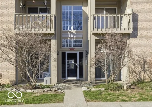 Homes for sale in Indianapolis, IN | 3704 Reflection Dr #4, Indianapolis, IN 46214 | MLS# 22089855