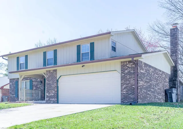 2nd image of 8306 Corkwood Dr, Indianapolis, IN 46227 | MLS# 22089864