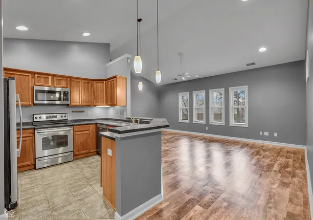 3rd image of 1635 N College Ave #4, Indianapolis, IN 46202 | MLS# 22090170