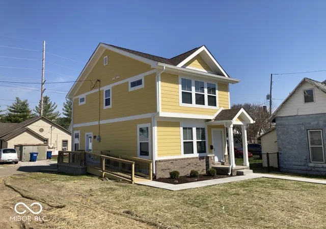 4th image of 116 E Pennsylvania St, Shelbyville, IN 46176 | MLS# 22090360
