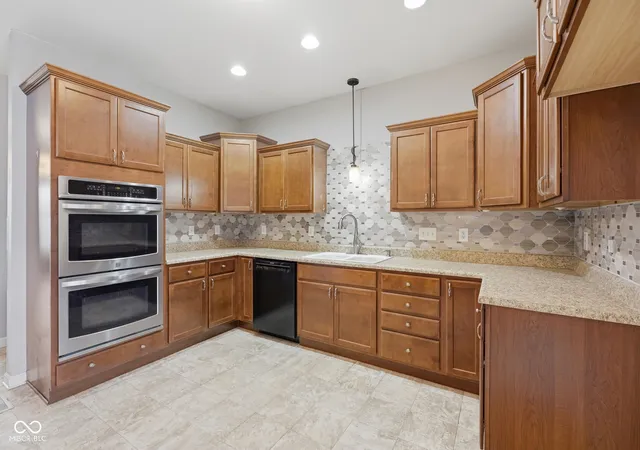 3rd image of 16310 E Main St, Columbus, IN 47203 | MLS# 22090430