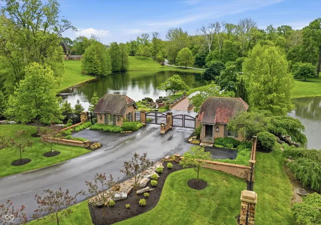 3rd image of 1 Woodard Blf, Zionsville, IN 46077 | MLS# 22090772