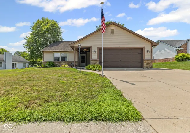 Homes for sale in Indianapolis, IN | 6433 Southern Lakes Dr N, Indianapolis, IN 46237 | MLS# 22090827