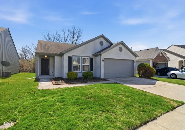 2nd image of 7433 Redcliff Rd, Indianapolis, IN 46256 | MLS# 22090973