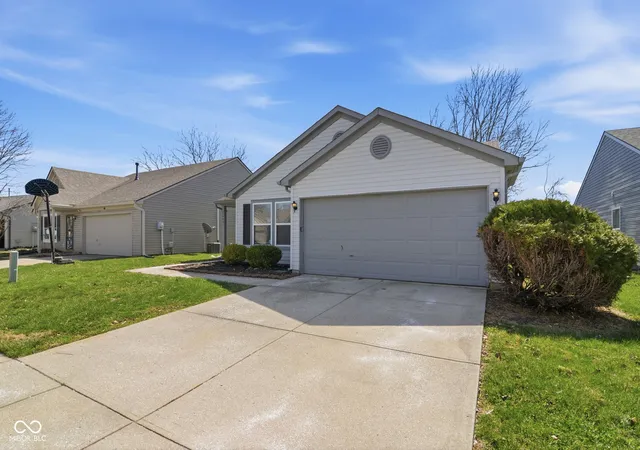 3rd image of 7433 Redcliff Rd, Indianapolis, IN 46256 | MLS# 22090973