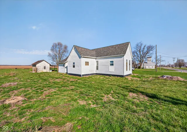 Homes for sale in Columbus, IN | 7120 N 250 E, Columbus, IN 47203 | MLS# 22091109