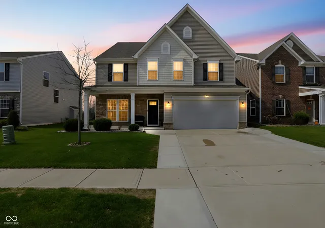 2nd image of 516 Dietz Dr, Greenwood, IN 46143 | MLS# 22091502