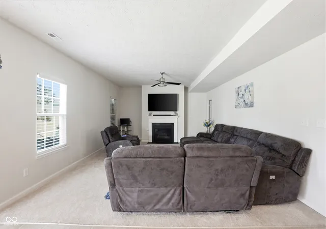 4th image of 516 Dietz Dr, Greenwood, IN 46143 | MLS# 22091502