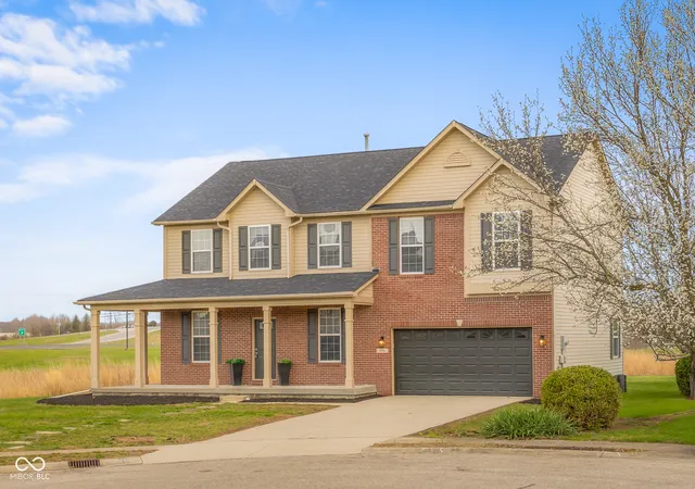 2nd image of 1911 St James Pl, Columbus, IN 47201 | MLS# 22091559