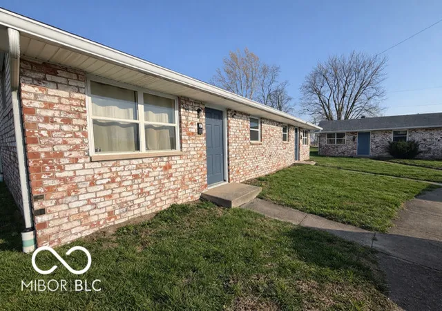 2nd image of 5 10, 15 26 Lee Dr, Martinsville, IN 46151 | MLS# 22091710