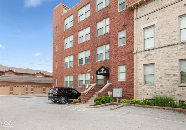2nd image of 2105 N Meridian St #203, Indianapolis, IN 46202 | MLS# 22091717