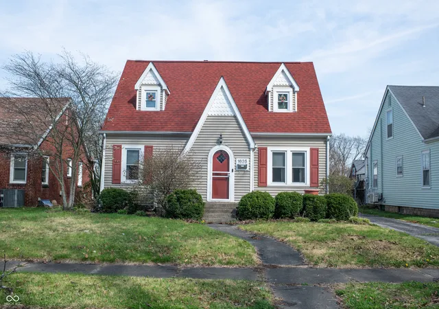 Photo 2 of Sale Pending at 1635 Gilmore St, Columbus, IN 47201 | MLS# 22091720 | Listing updated on 2026-09-15