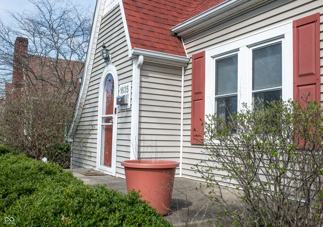 Photo 3 of Sale Pending at 1635 Gilmore St, Columbus, IN 47201 | MLS# 22091720 | Listing updated on 2026-09-15