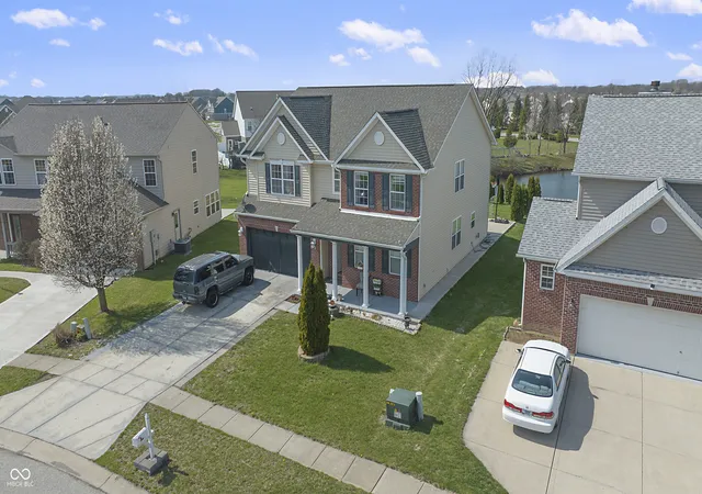 3rd image of 1678 Juniper Ln, Greenwood, IN 46143 | MLS# 22091871