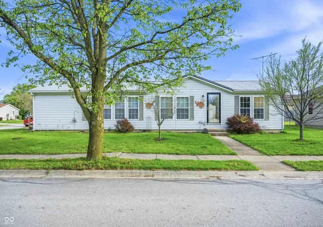 Homes for sale in Columbus, IN | 3336 Fall Valley Dr, Columbus, IN 47203 | MLS# 22091931