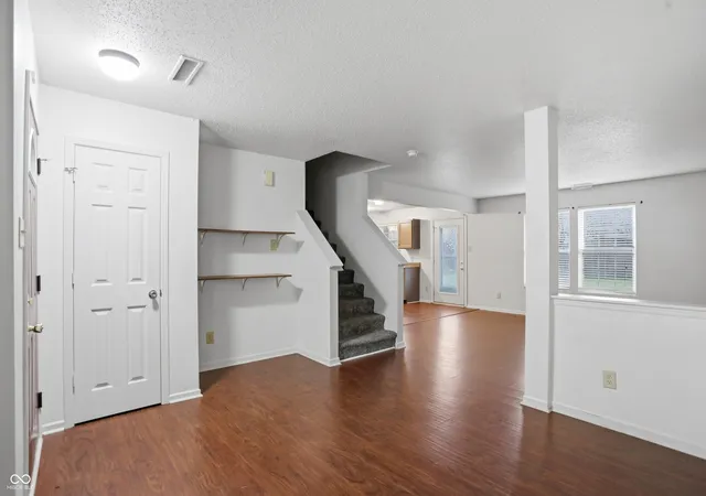 5th image of 5804 Grassy Bank Dr, Indianapolis, IN 46237 | MLS# 22091952