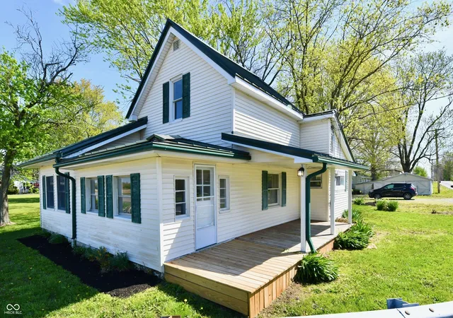 Photo 3 of Single family home for sale at 4992 W 100 South, New Palestine, IN 46163 | MLS# 22092191 | Listing updated on 2026-08-22