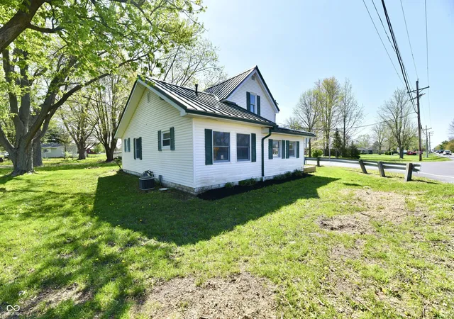 Photo 3 of Single family home for sale at 4992 W 100 South, New Palestine, IN 46163 | MLS# 22092191 | Listing updated on 2026-08-22