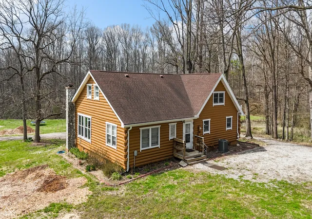 Photo 3 of Single family home for sale at 2409 E County Rd 700 S, Cloverdale, IN 46120 | MLS# 22092389 | Listing updated on 2026-10-02